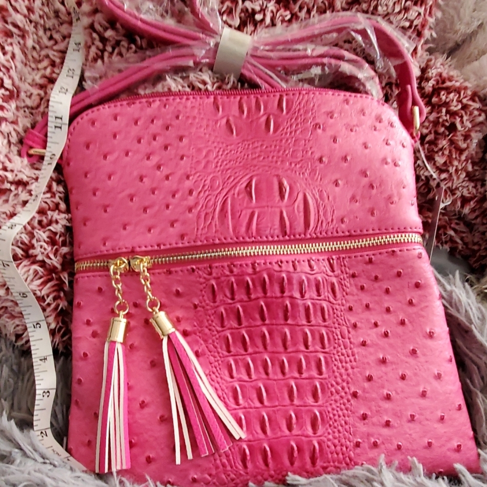 Fuchsia crossbody /vegan ostrich/Gator N.W.T